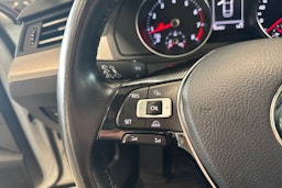 valkoinen Volkswagen Passat 2016 kuva 16.