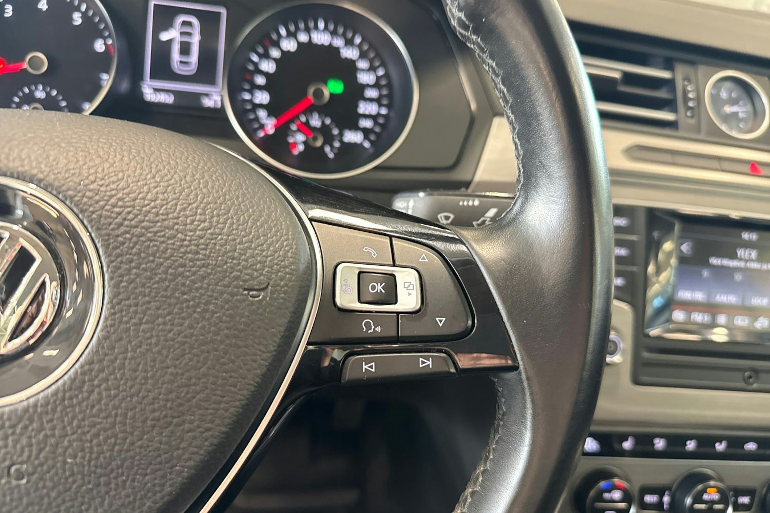 valkoinen Volkswagen Passat 2016 kuva 17.