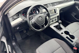 harmaa Volkswagen Passat 2015 kuva 8.