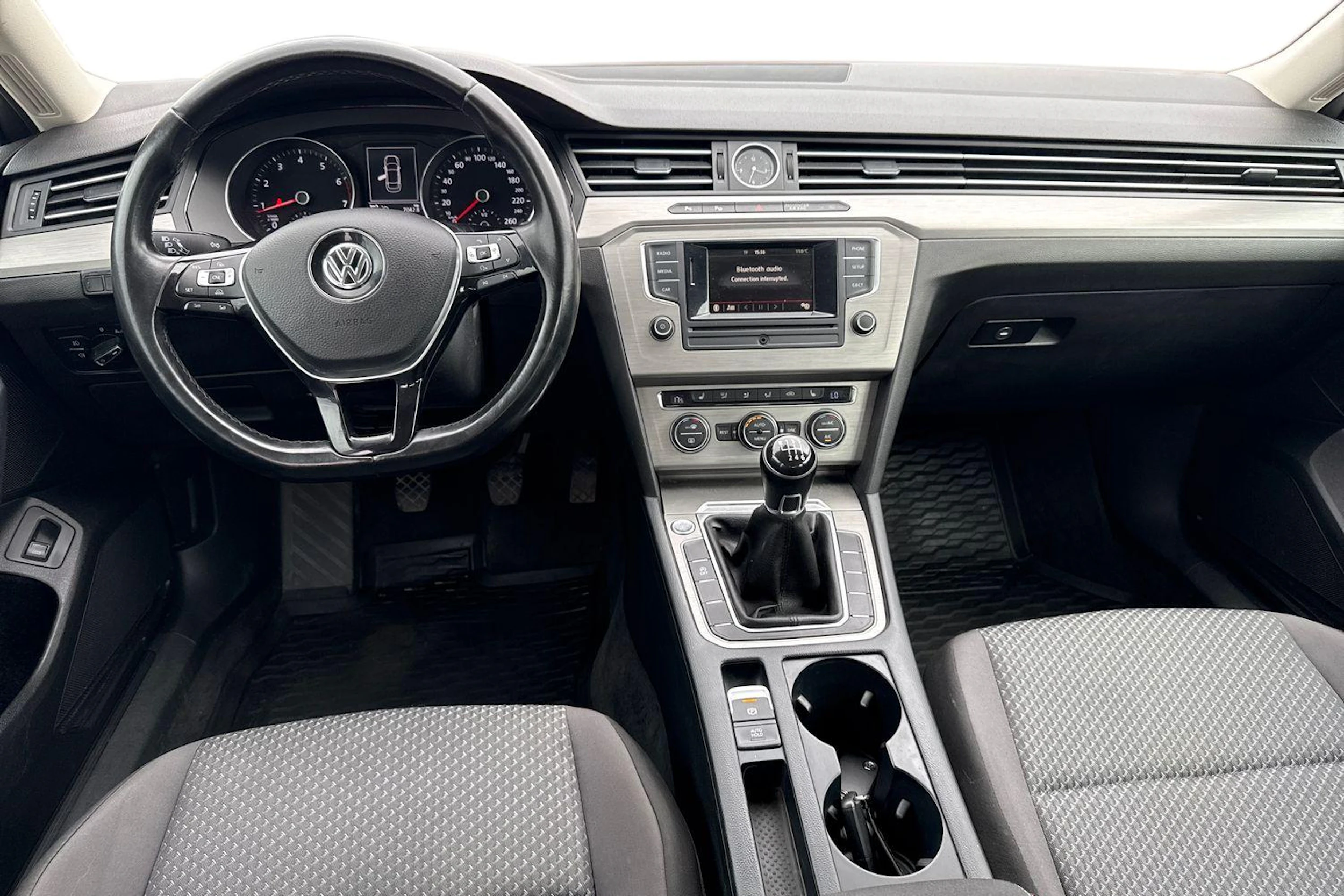 harmaa Volkswagen Passat 2015 kuva 9.