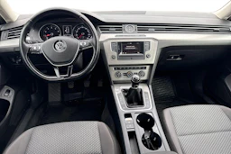 harmaa Volkswagen Passat 2015 kuva 9.