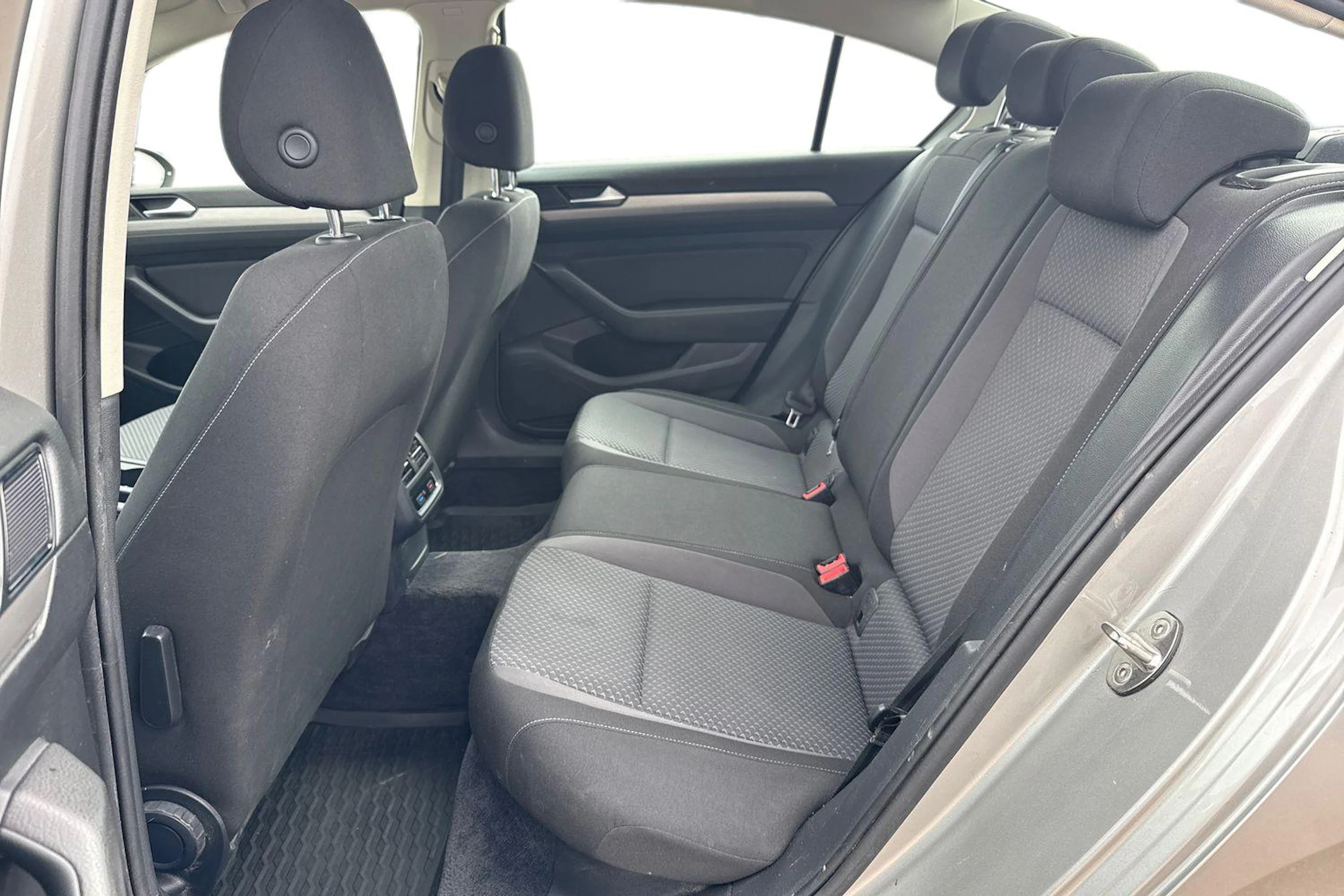 harmaa Volkswagen Passat 2015 kuva 11.