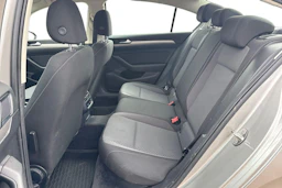 harmaa Volkswagen Passat 2015 kuva 11.