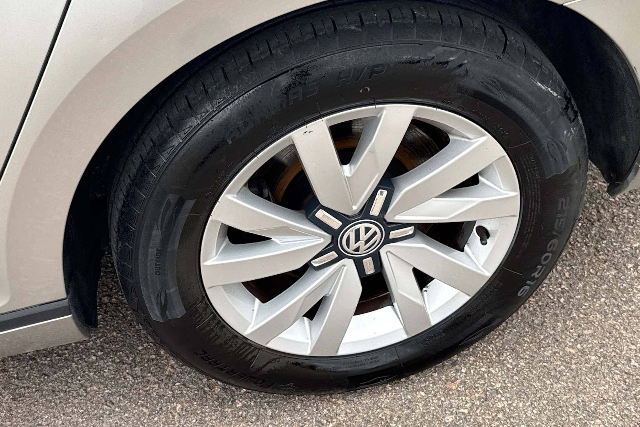harmaa Volkswagen Passat 2015 kuva 13.