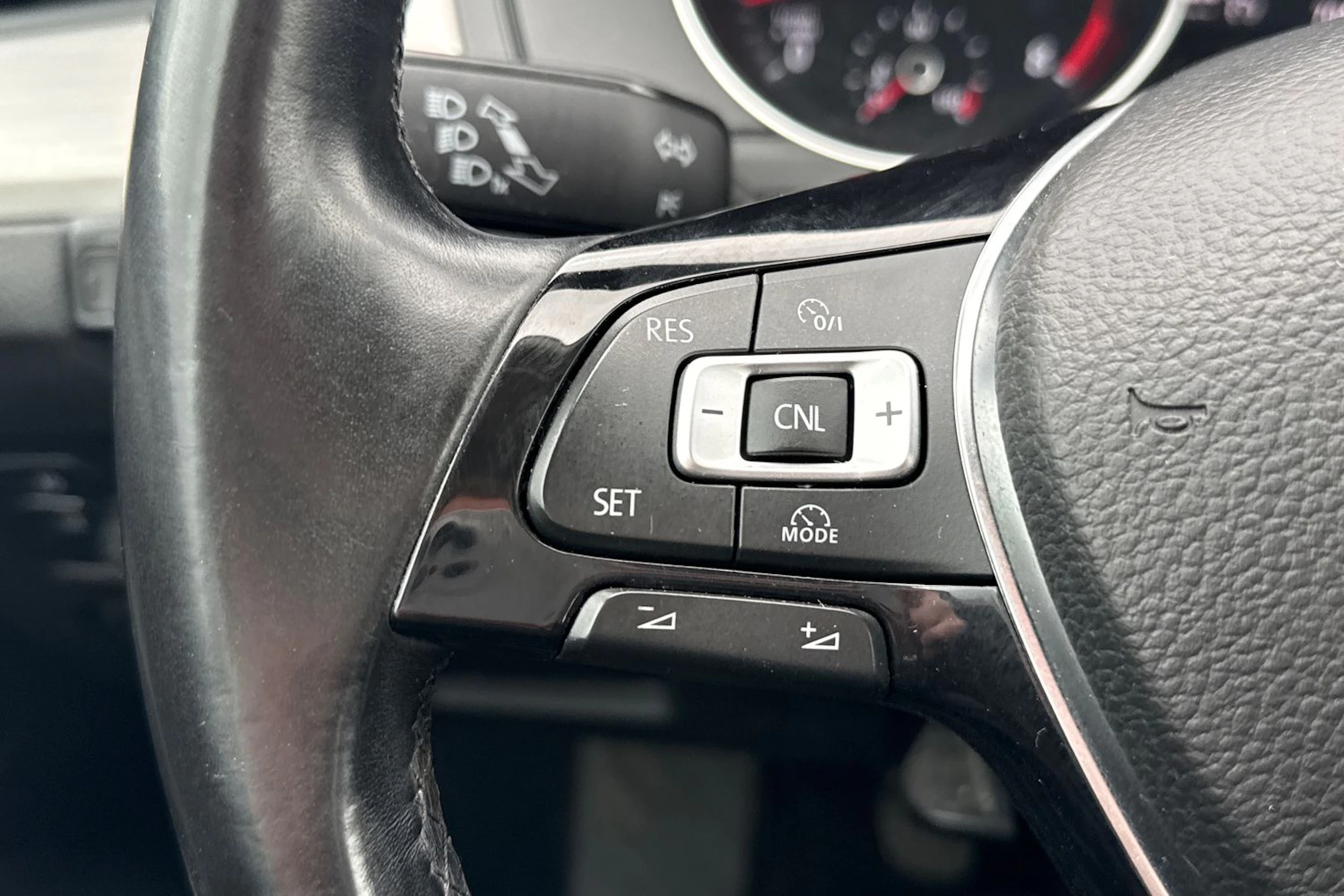 harmaa Volkswagen Passat 2015 kuva 16.