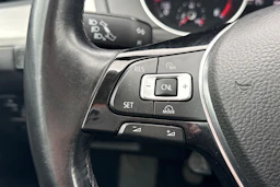 harmaa Volkswagen Passat 2015 kuva 16.