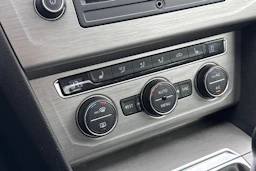 harmaa Volkswagen Passat 2015 kuva 19.