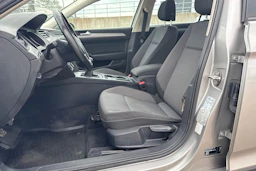 harmaa Volkswagen Passat 2015 kuva 24.