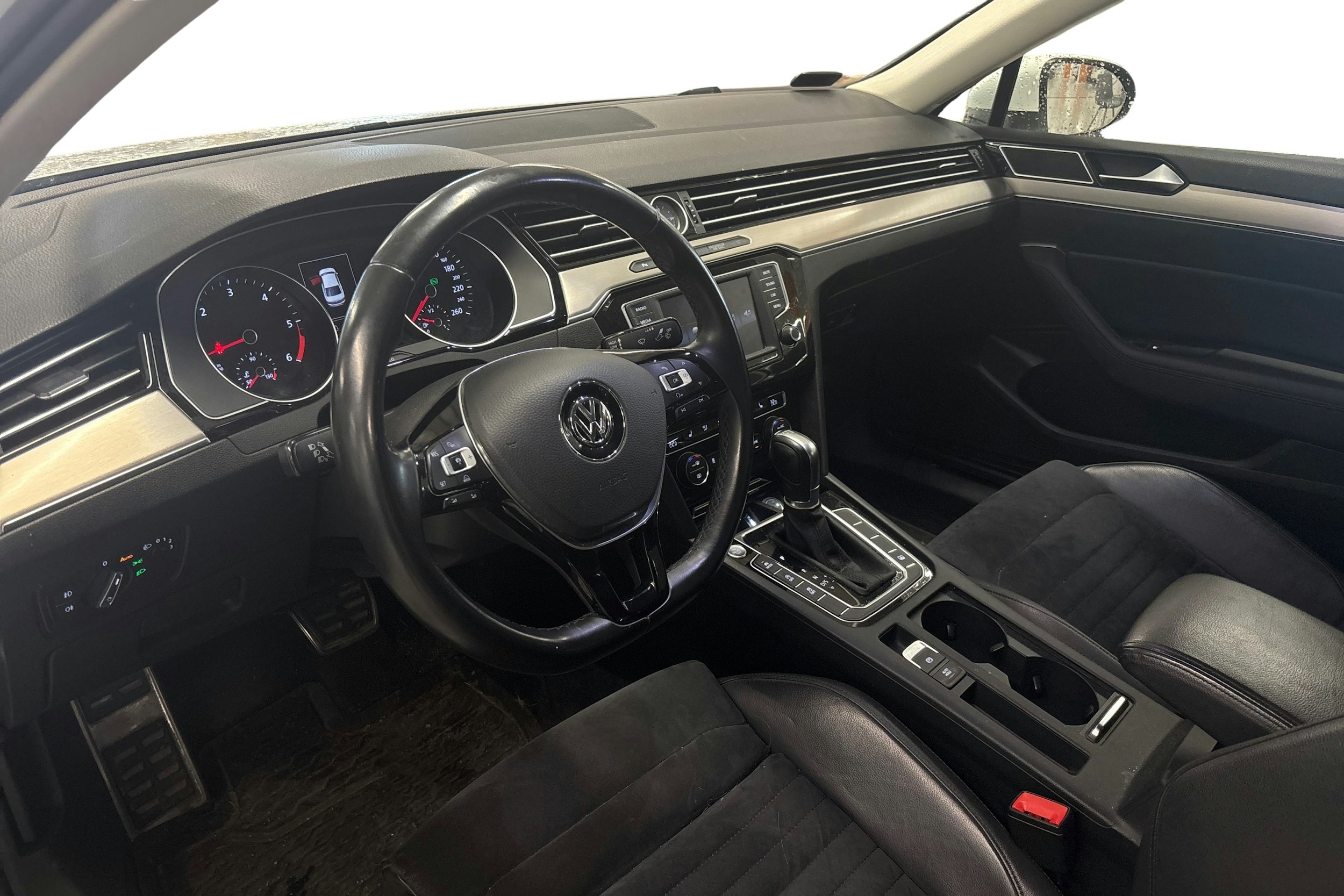 valkoinen Volkswagen Passat 2015 kuva 3.