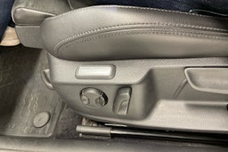valkoinen Volkswagen Passat 2016 kuva 11.