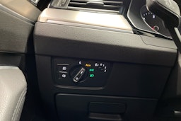 valkoinen Volkswagen Passat 2016 kuva 13.