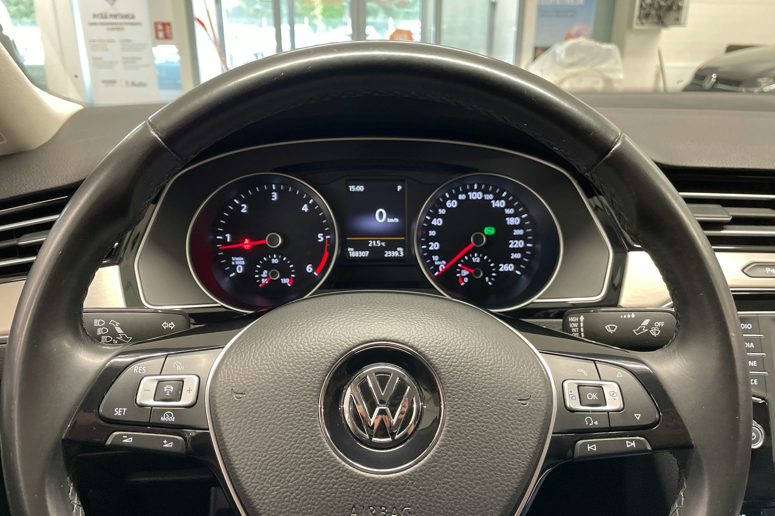 valkoinen Volkswagen Passat 2016 kuva 14.