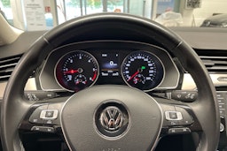 valkoinen Volkswagen Passat 2016 kuva 14.
