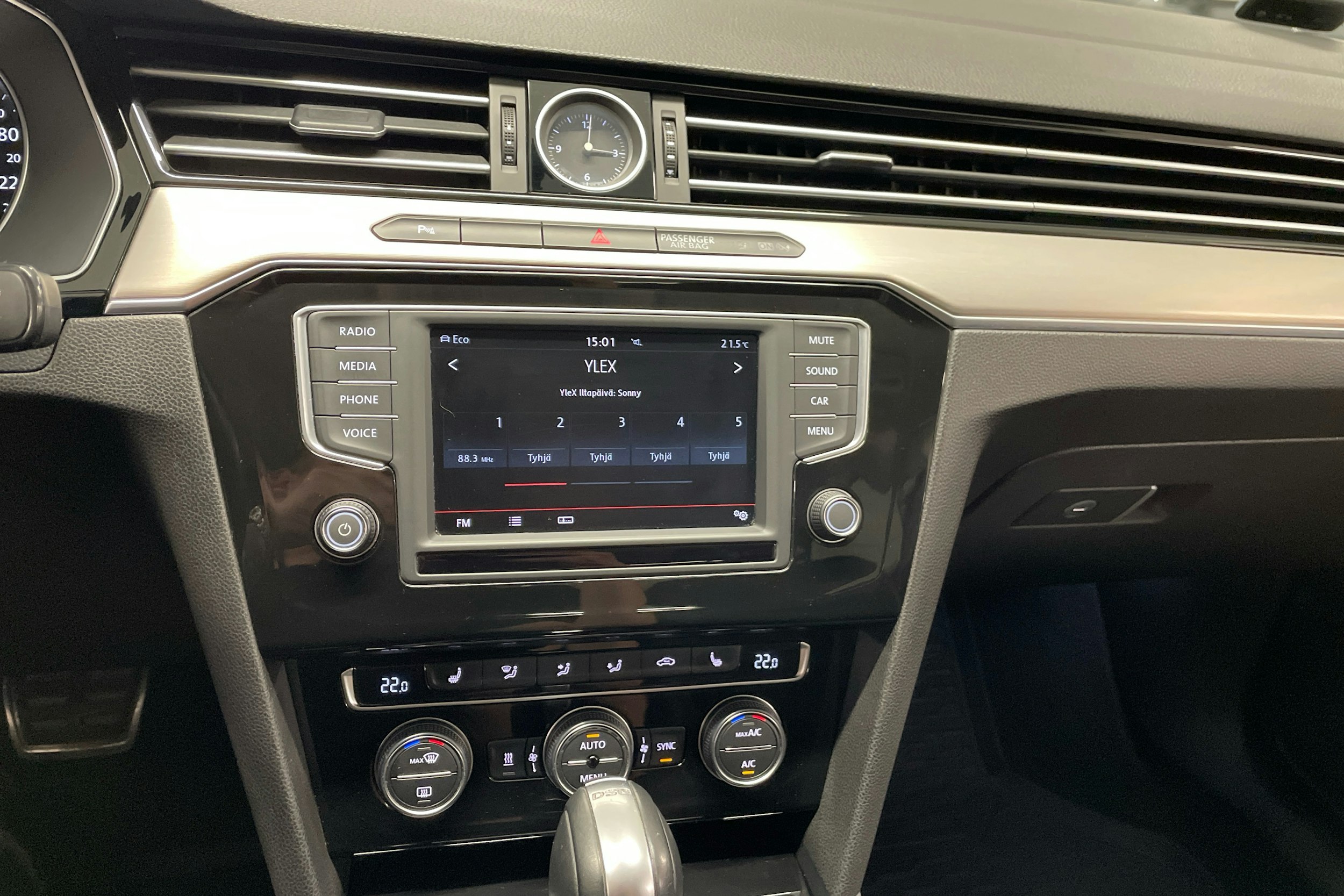 valkoinen Volkswagen Passat 2016 kuva 15.