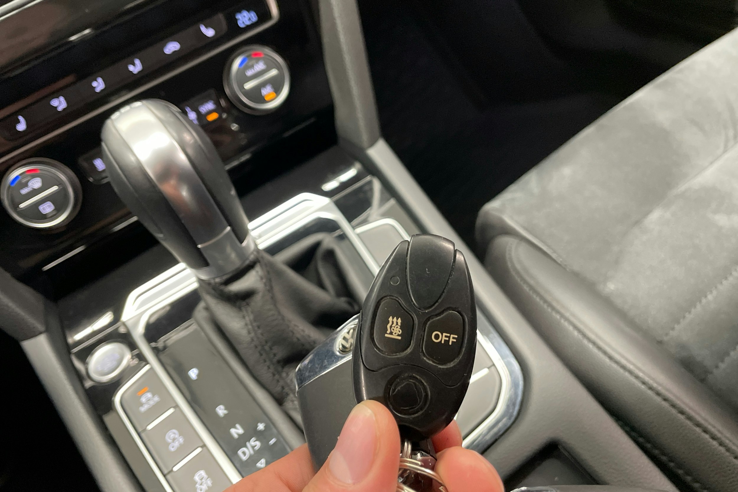 valkoinen Volkswagen Passat 2016 kuva 17.