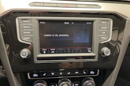 valkoinen Volkswagen Passat 2016 kuva 18.