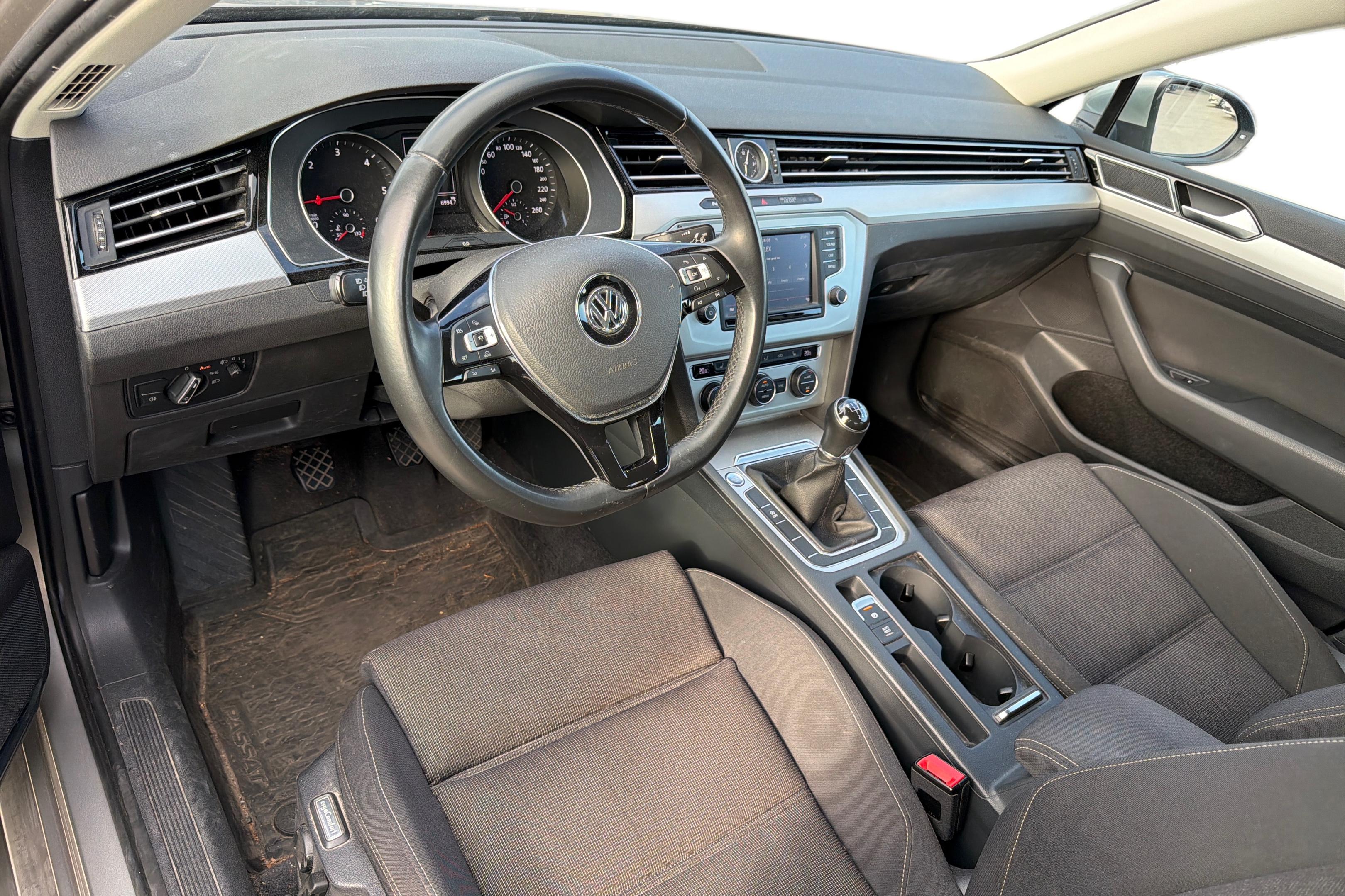 Volkswagen Passat 2015, photo 3/3