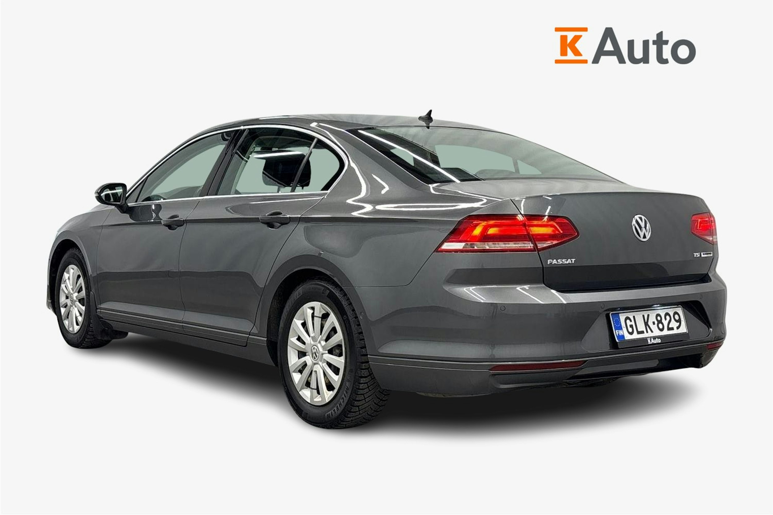 harmaa Volkswagen Passat 2015 kuva 2.