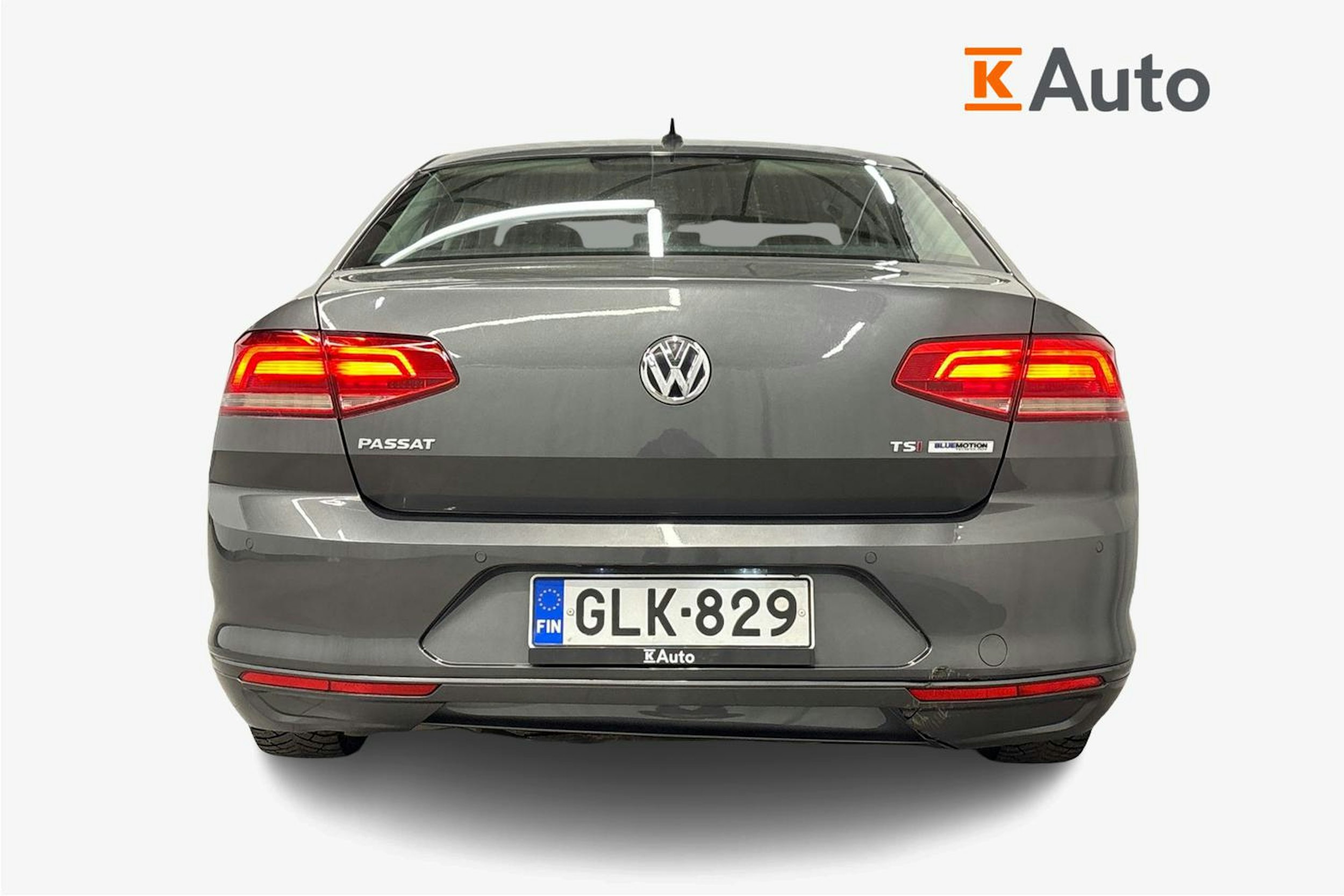 harmaa Volkswagen Passat 2015 kuva 3.