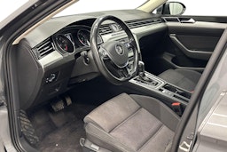 harmaa Volkswagen Passat 2015 kuva 7.