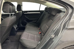 harmaa Volkswagen Passat 2015 kuva 10.