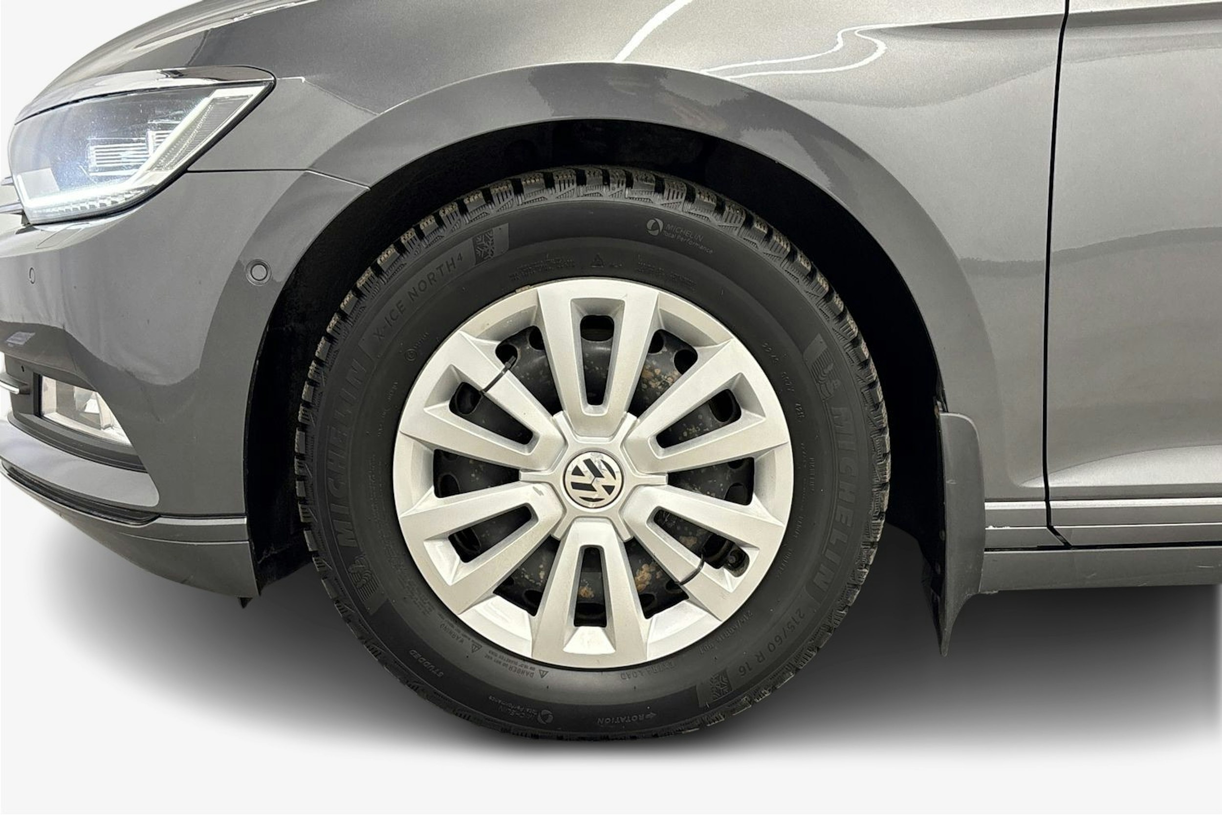 harmaa Volkswagen Passat 2015 kuva 11.