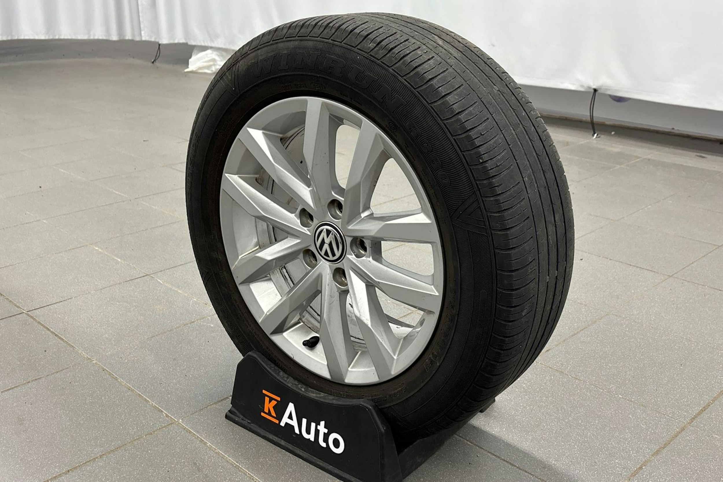 harmaa Volkswagen Passat 2015 kuva 14.