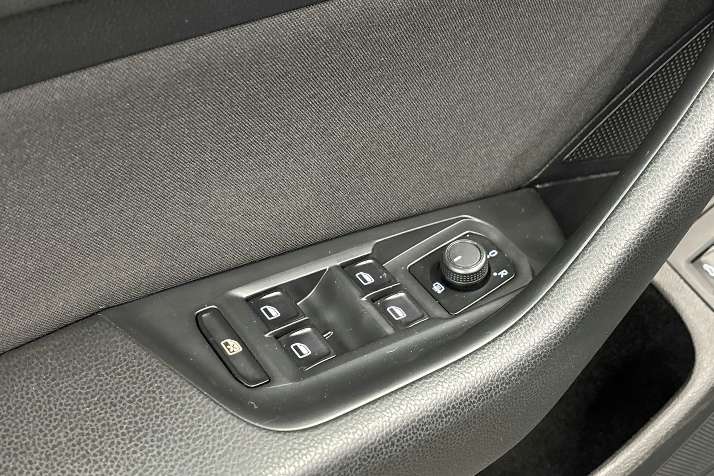 harmaa Volkswagen Passat 2015 kuva 17.