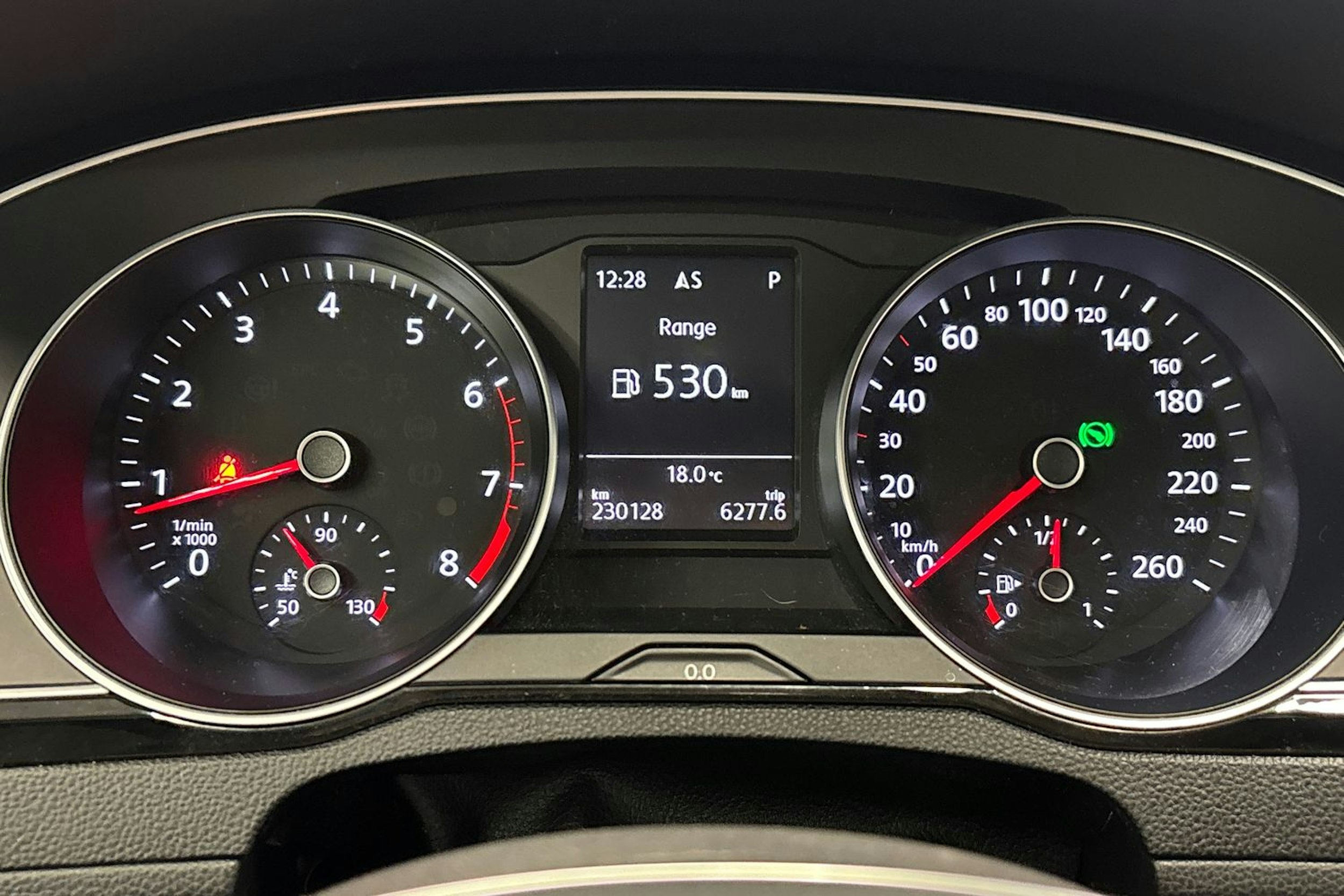 harmaa Volkswagen Passat 2015 kuva 22.