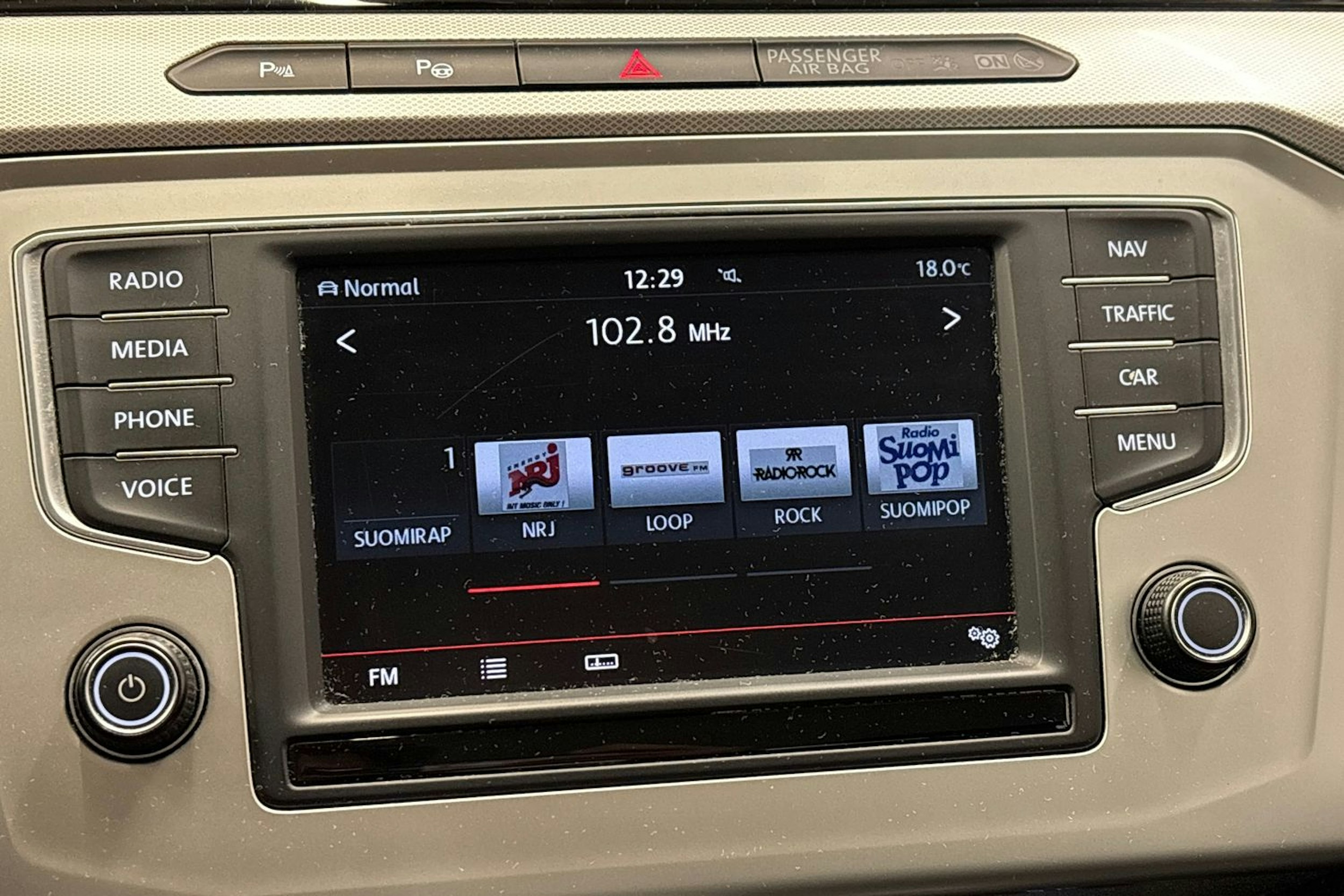 harmaa Volkswagen Passat 2015 kuva 23.