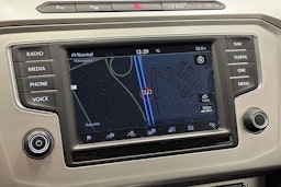 harmaa Volkswagen Passat 2015 kuva 24.