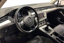 valkoinen Volkswagen Passat 2015 kuva 6.