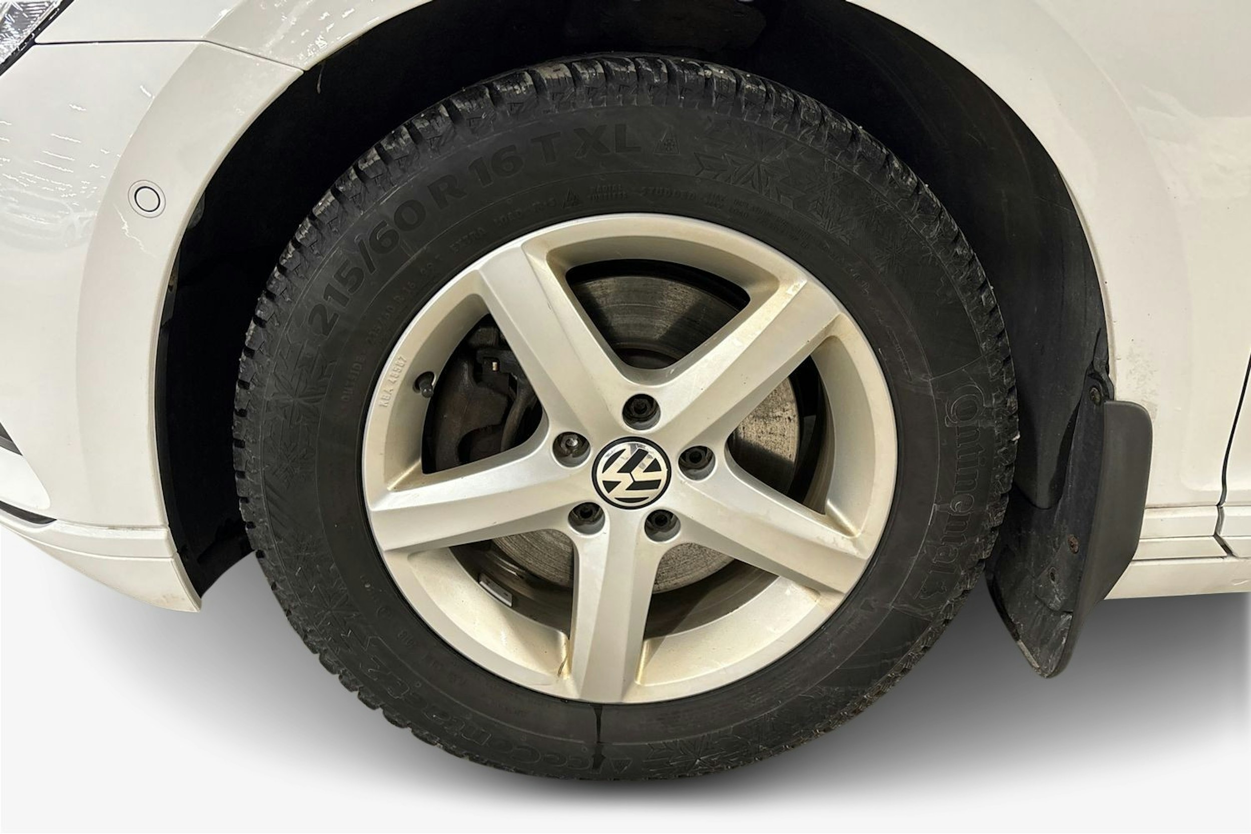 valkoinen Volkswagen Passat 2015 kuva 9.