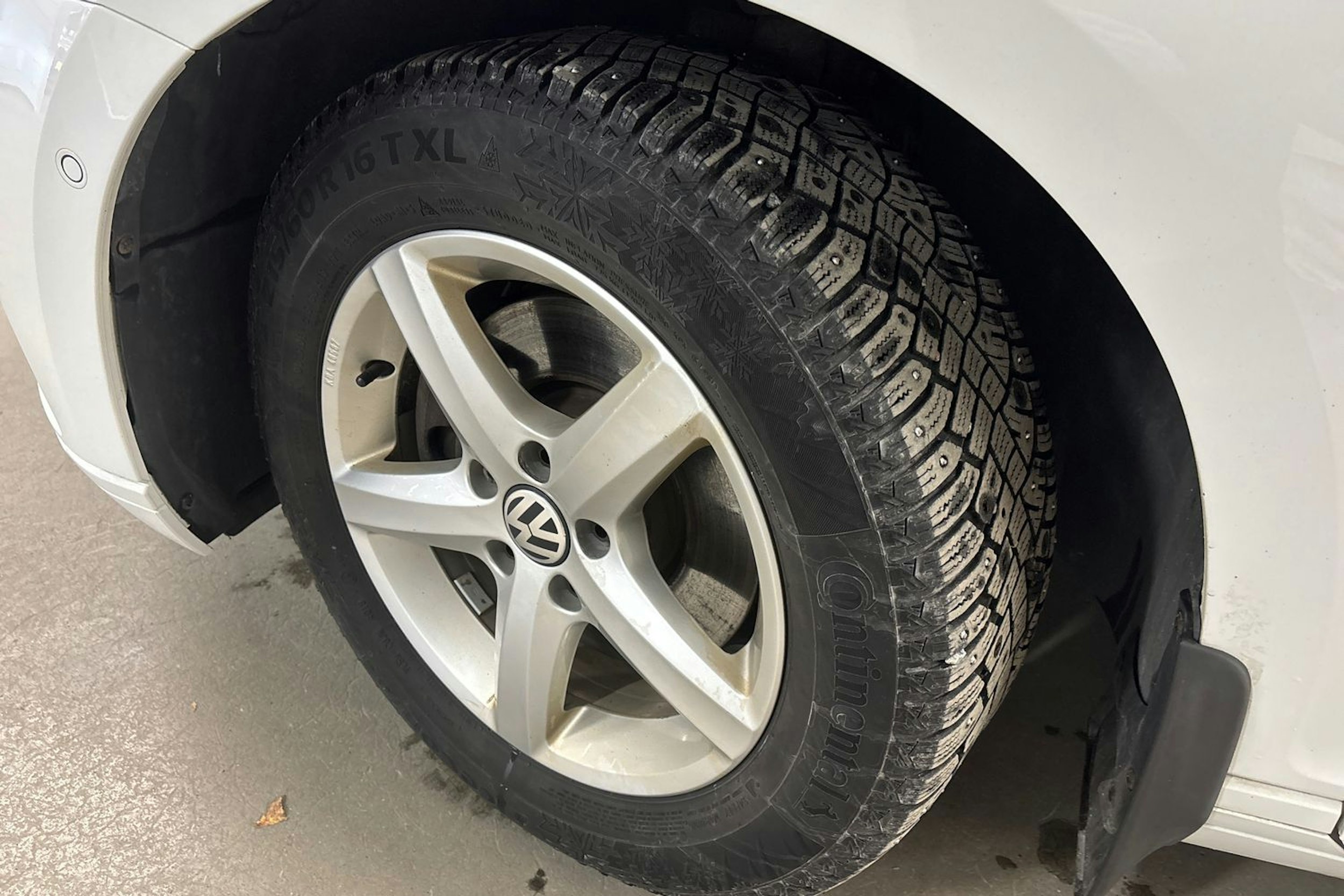 valkoinen Volkswagen Passat 2015 kuva 10.