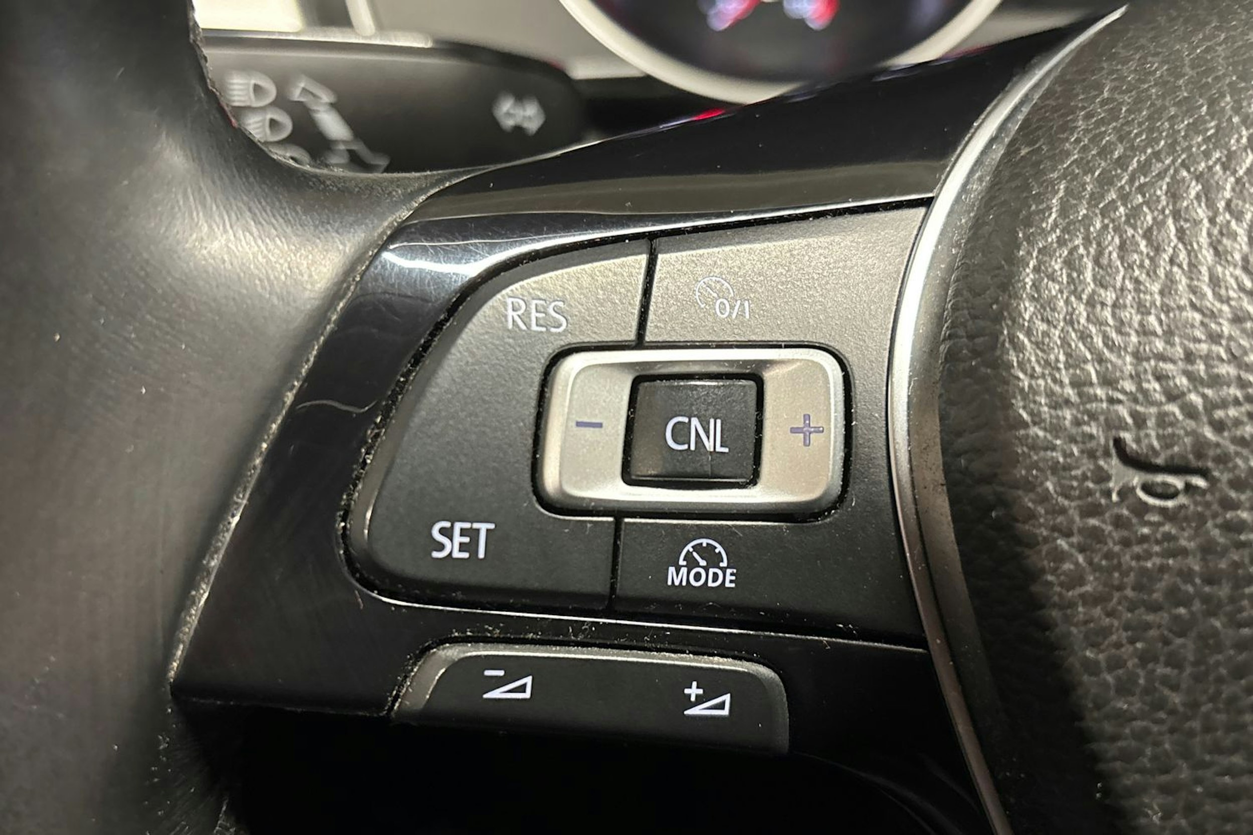 valkoinen Volkswagen Passat 2015 kuva 12.