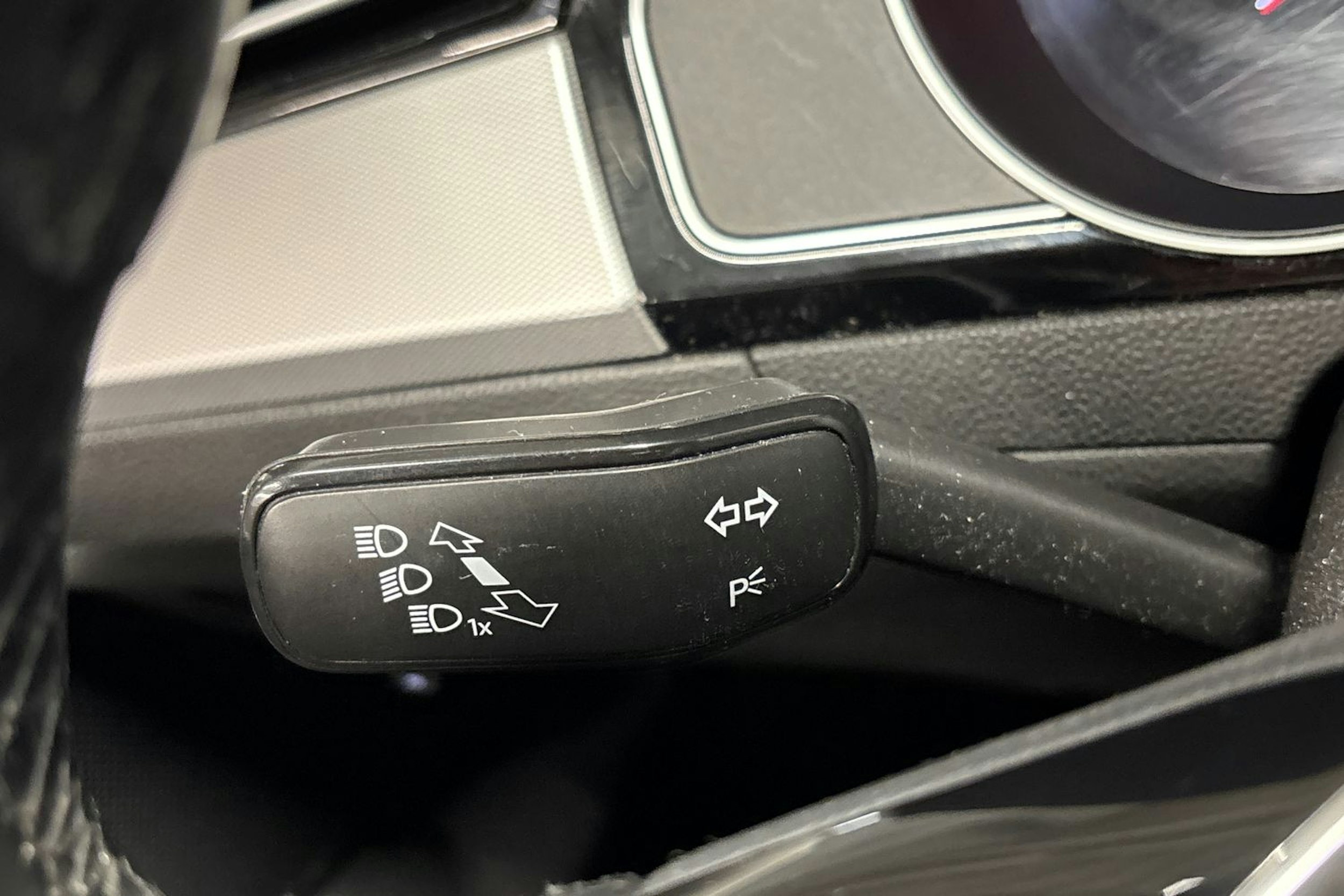 valkoinen Volkswagen Passat 2015 kuva 14.