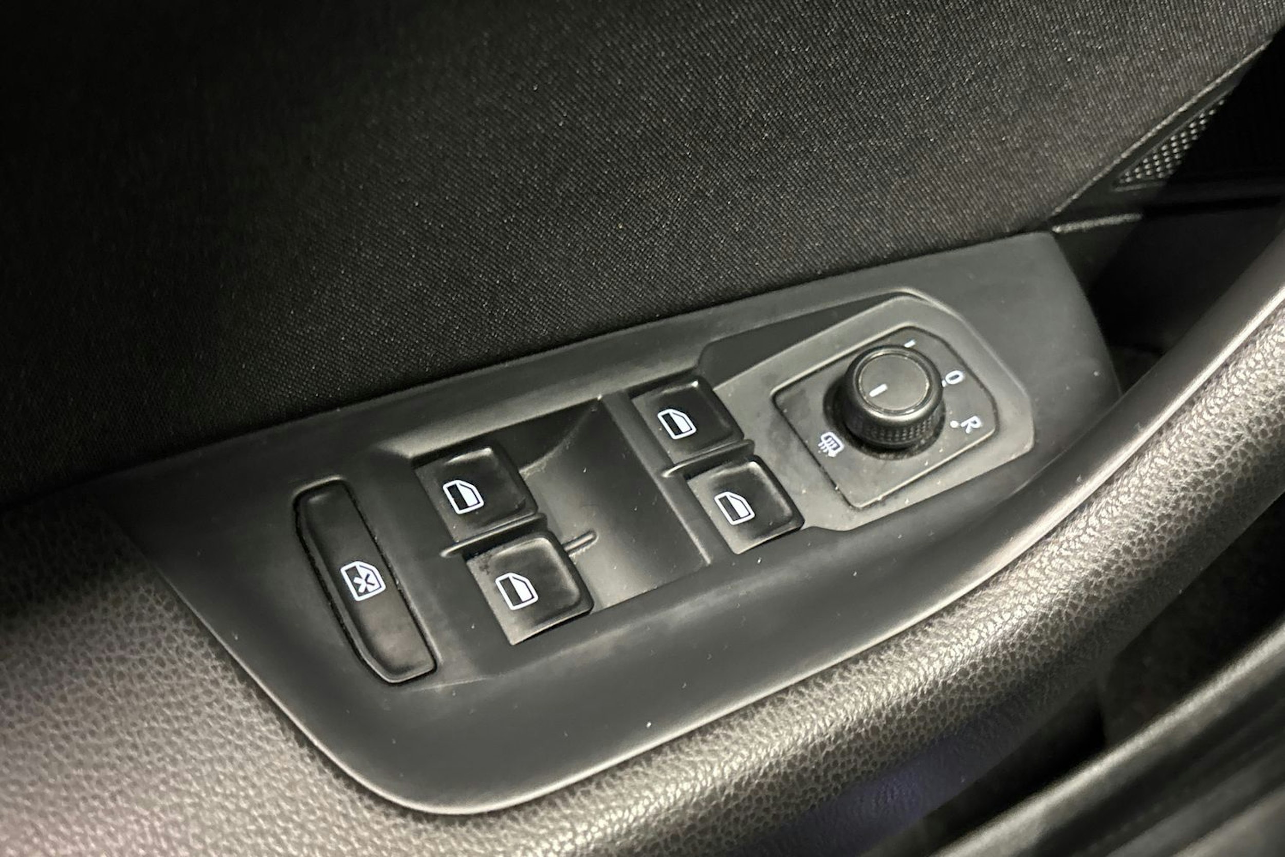 valkoinen Volkswagen Passat 2015 kuva 17.