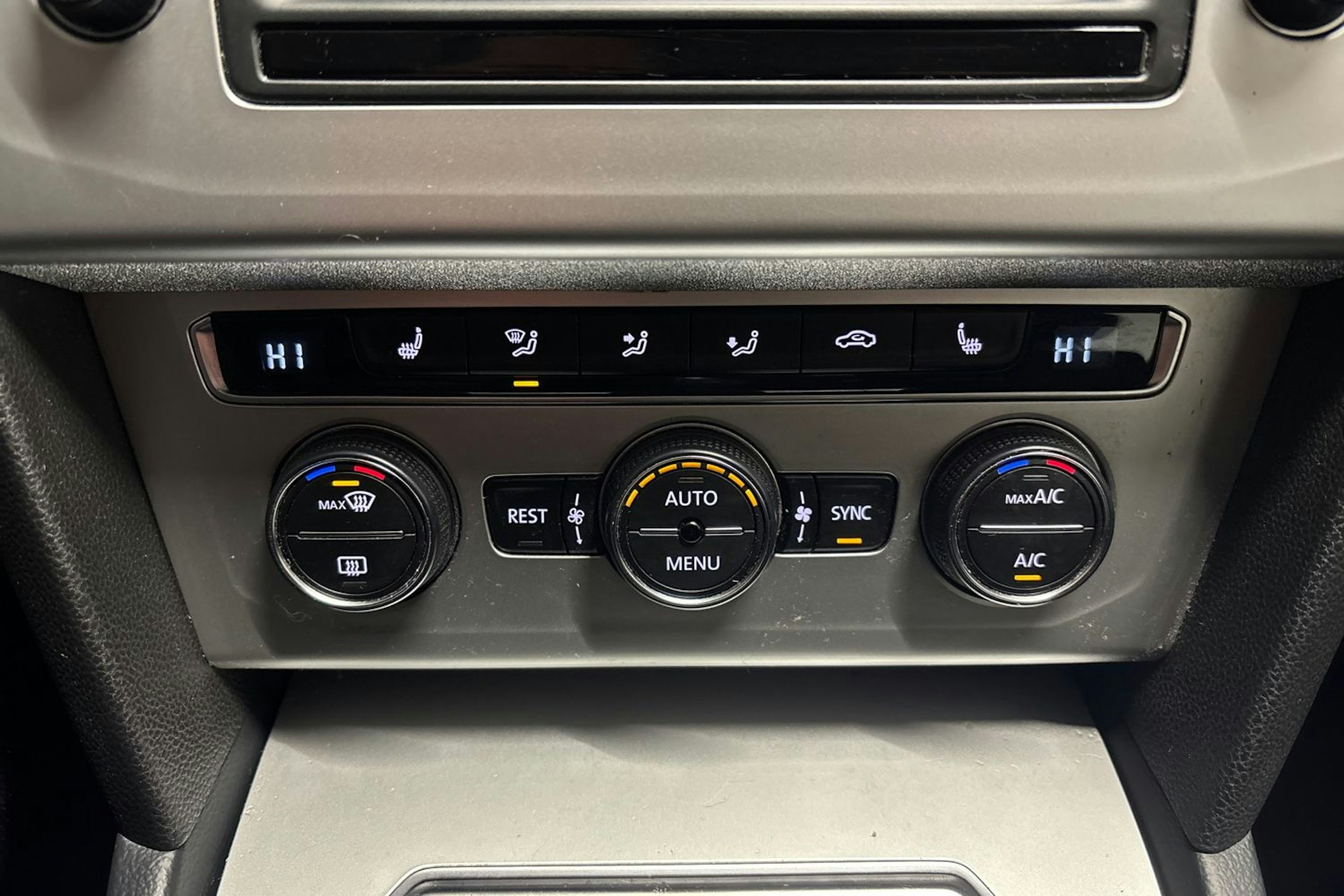 valkoinen Volkswagen Passat 2015 kuva 19.