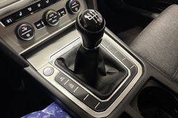 valkoinen Volkswagen Passat 2015 kuva 20.