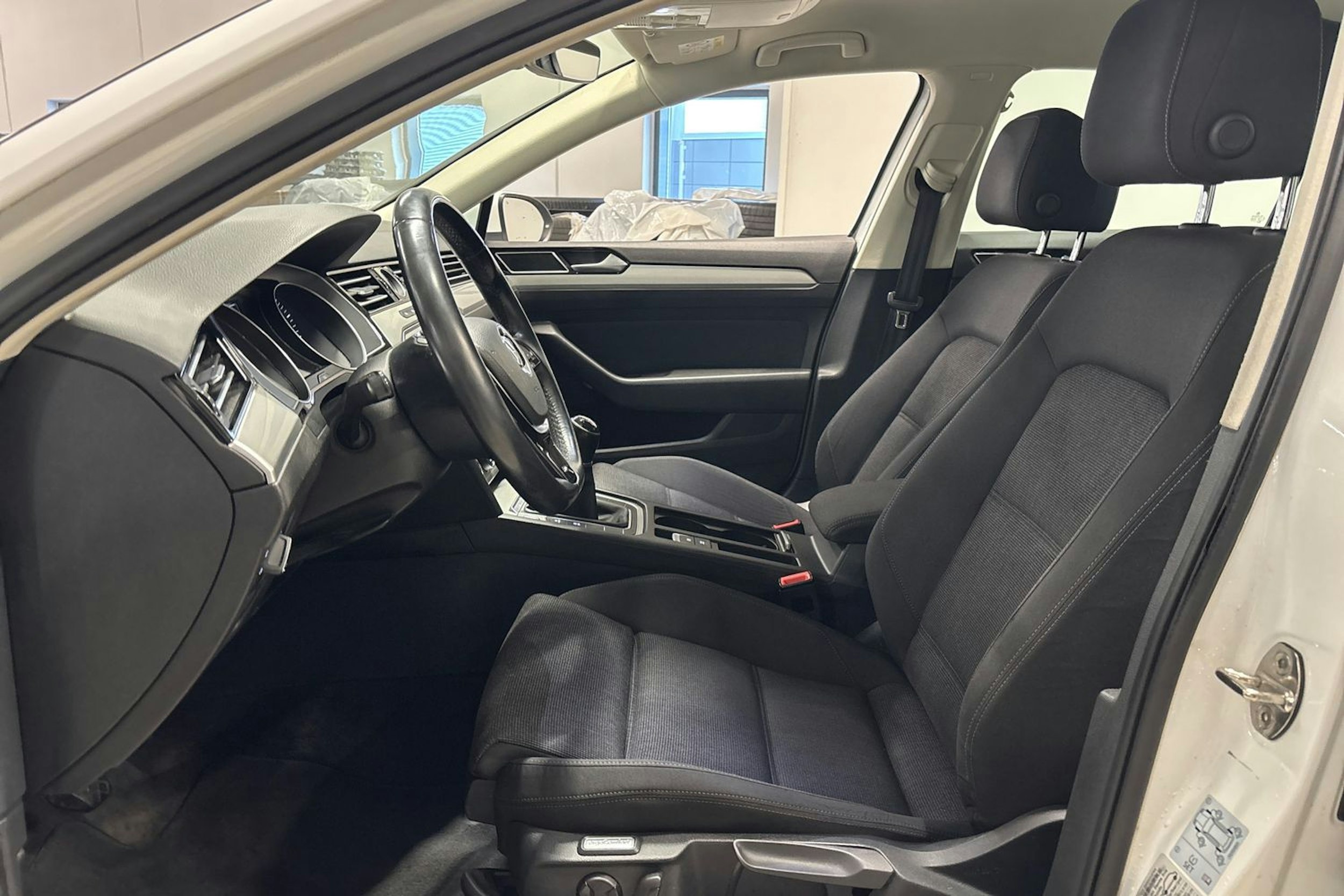 valkoinen Volkswagen Passat 2015 kuva 21.