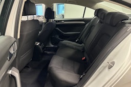 valkoinen Volkswagen Passat 2015 kuva 22.