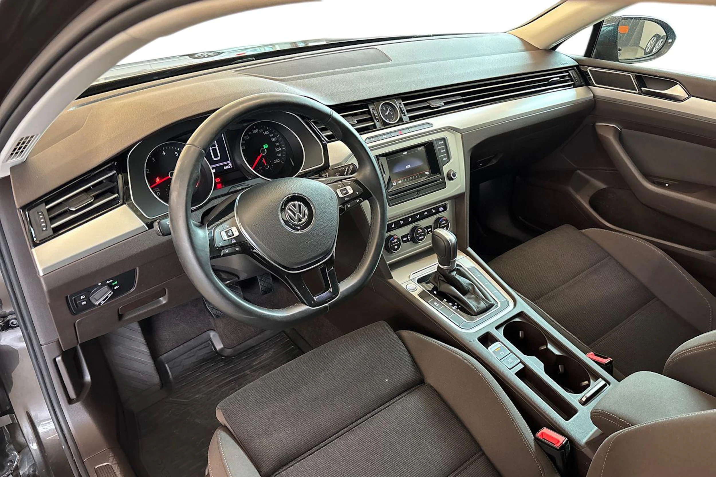 Ruskea (beige) Volkswagen PASSAT 2015 kuva 8.
