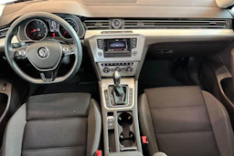 Ruskea (beige) Volkswagen PASSAT 2015 kuva 9.