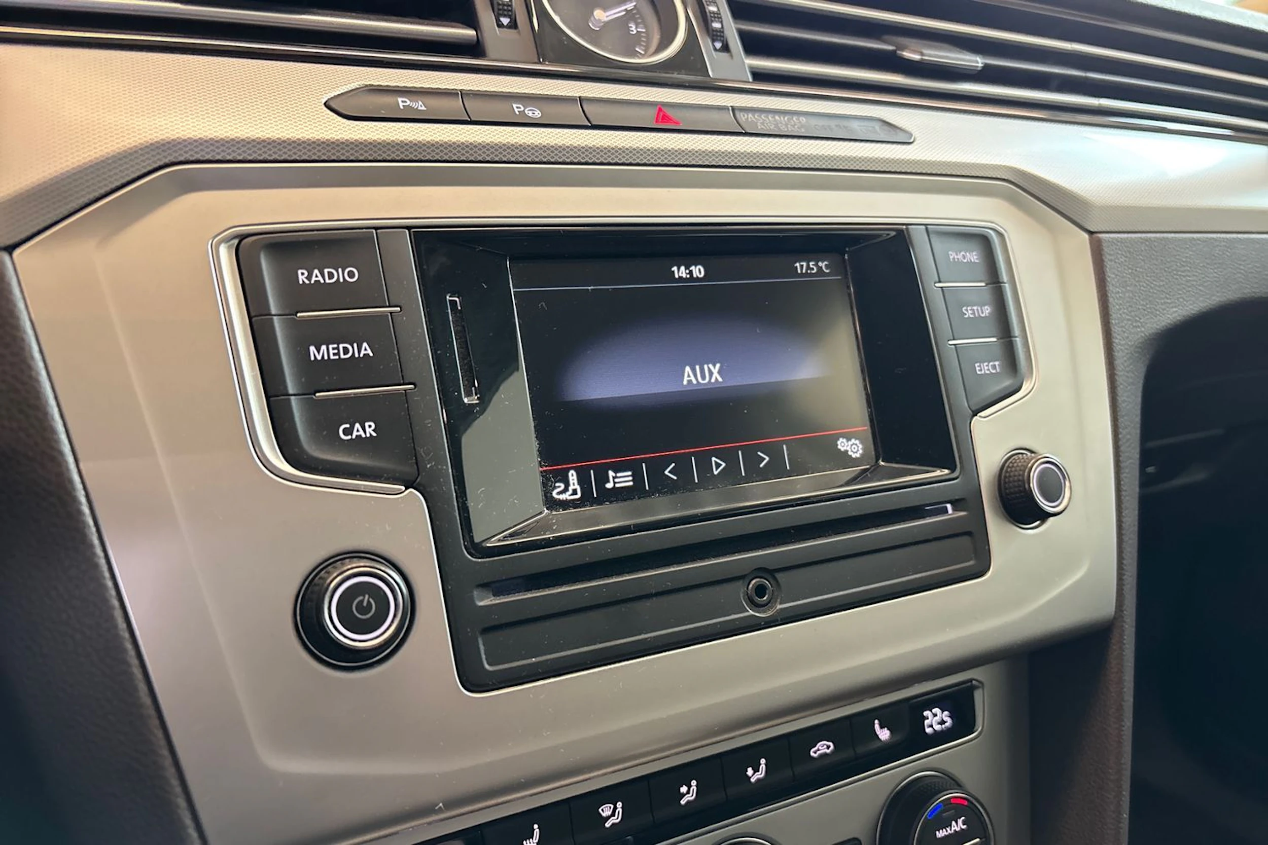 Ruskea (beige) Volkswagen PASSAT 2015 kuva 23.