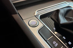 Ruskea (beige) Volkswagen PASSAT 2015 kuva 26.
