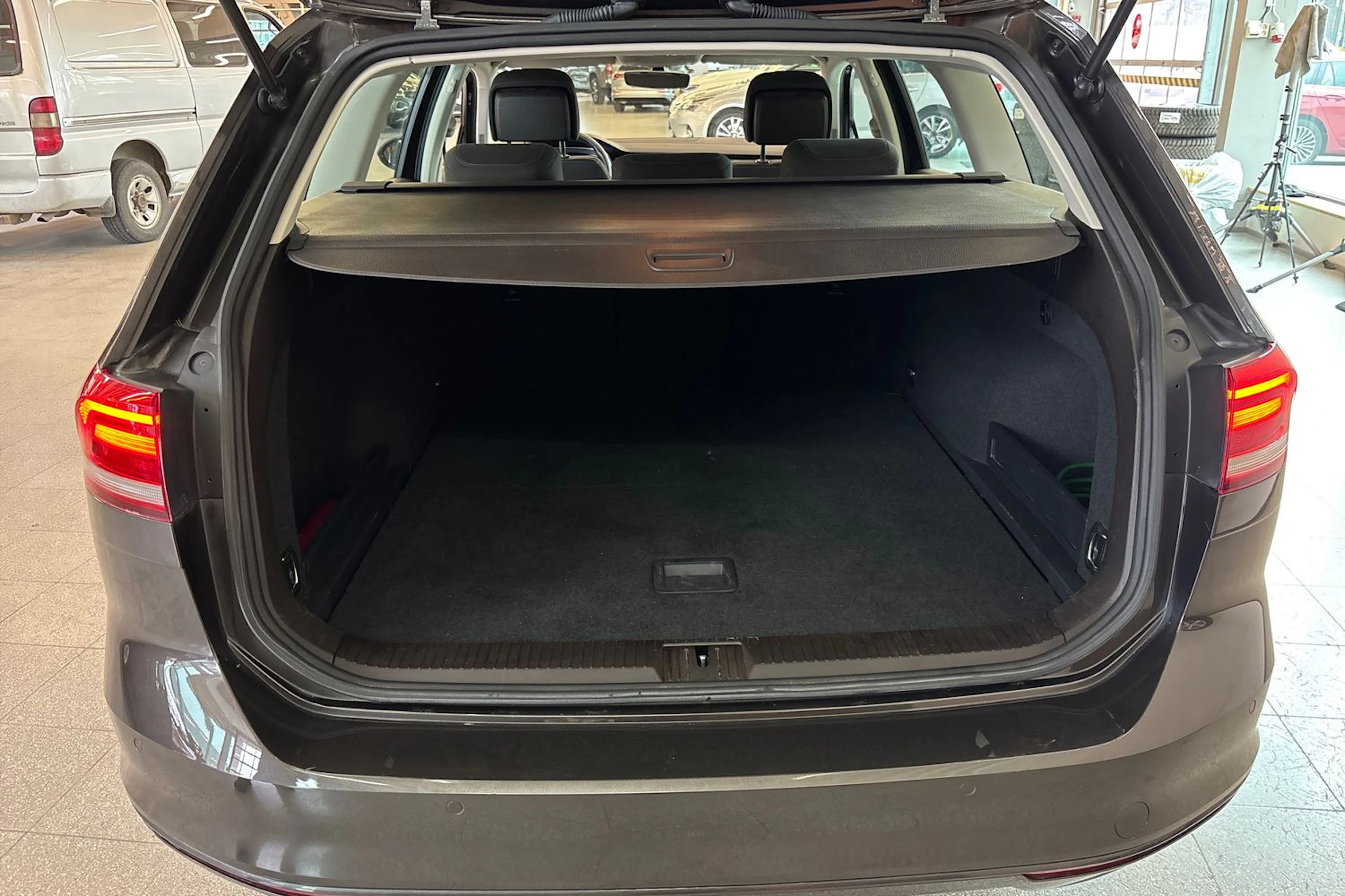Ruskea (beige) Volkswagen PASSAT 2015 kuva 27.