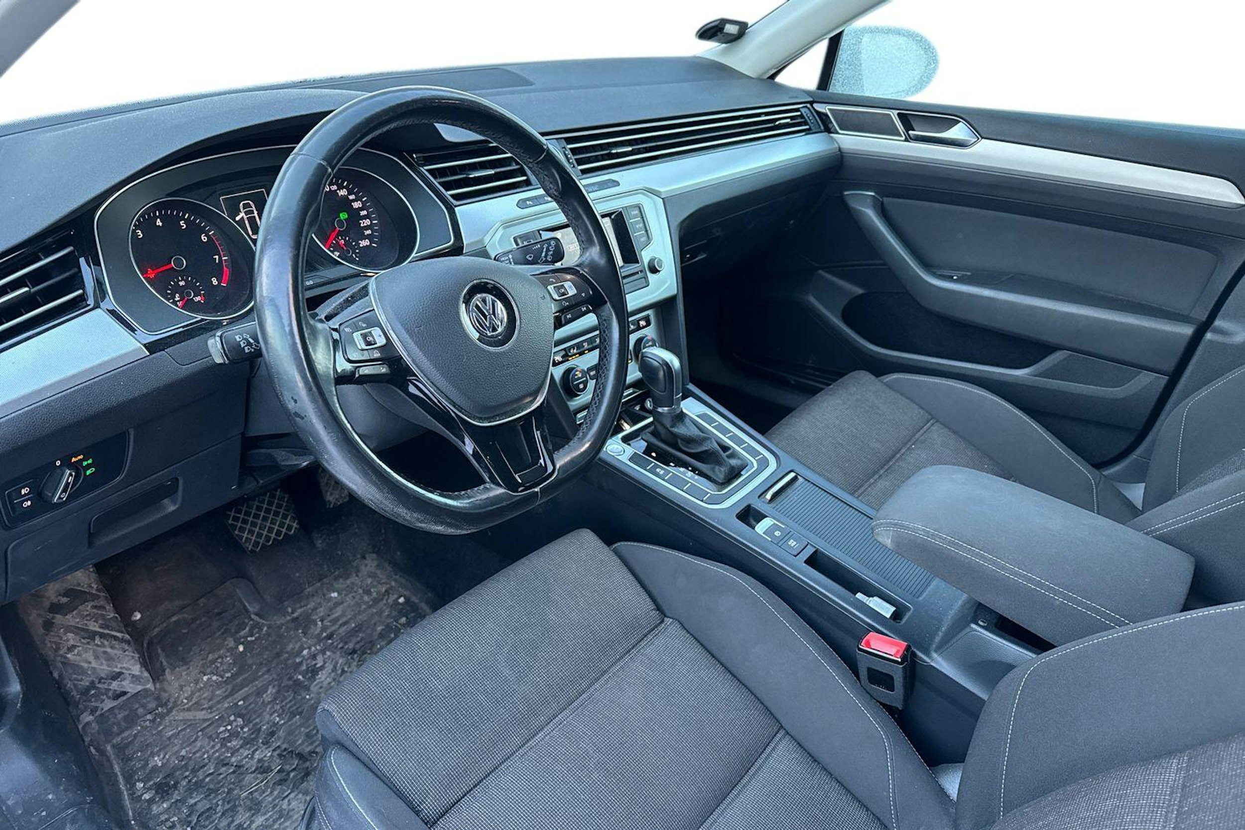 harmaa Volkswagen Passat 2015 kuva 3.