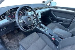 harmaa Volkswagen Passat 2015 kuva 3.