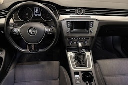 harmaa Volkswagen Passat 2015 kuva 9.