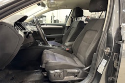 harmaa Volkswagen Passat 2015 kuva 16.